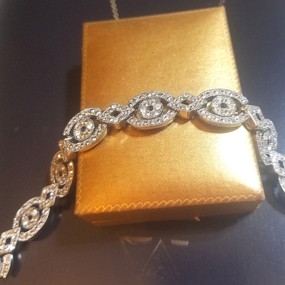 1950s Art Deco Revival Glam Rhodium plated Rhinestone Bracelet - Picture 3 of 7